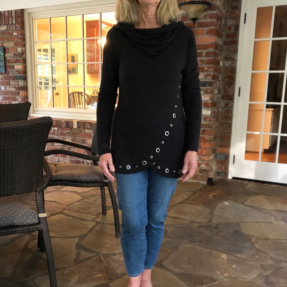 Women’s Belldini Small gray high low long sleeve top with metal embellishments